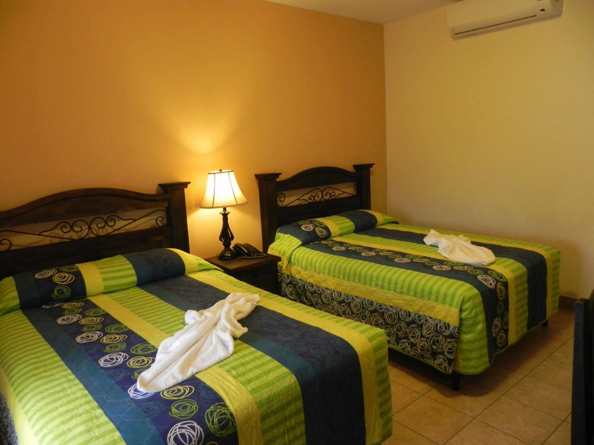 Hotel Puerto Libre ปวยร์โต บาร์ริโอส ภายนอก รูปภาพ